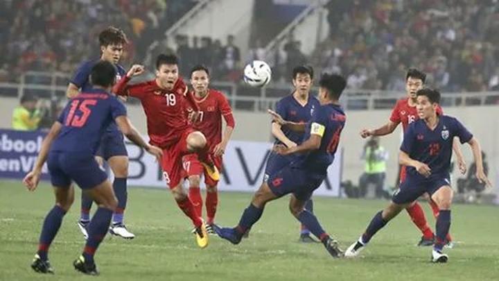 Áo sơ mi cổ bèo: Áo sơ mi cổ bèo là một trong những lỗi thời trong thời trang mà